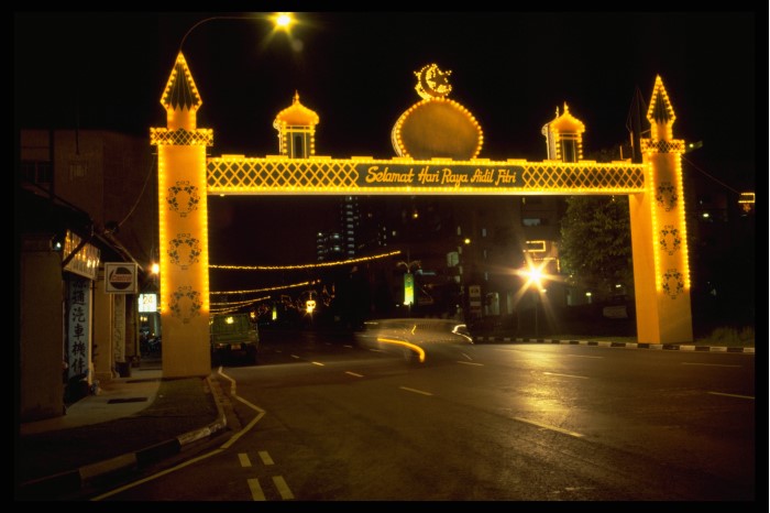 <strong>Photograph of light-up for Hari Raya at Geylang Serai</strong><br>
21 April 1989<br>
Ministry of Information and the Arts Collection<br>
Courtesy of National Archives of Singapore